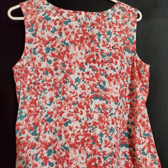 Adorable sleeveless blouse - Picture 3 of 3